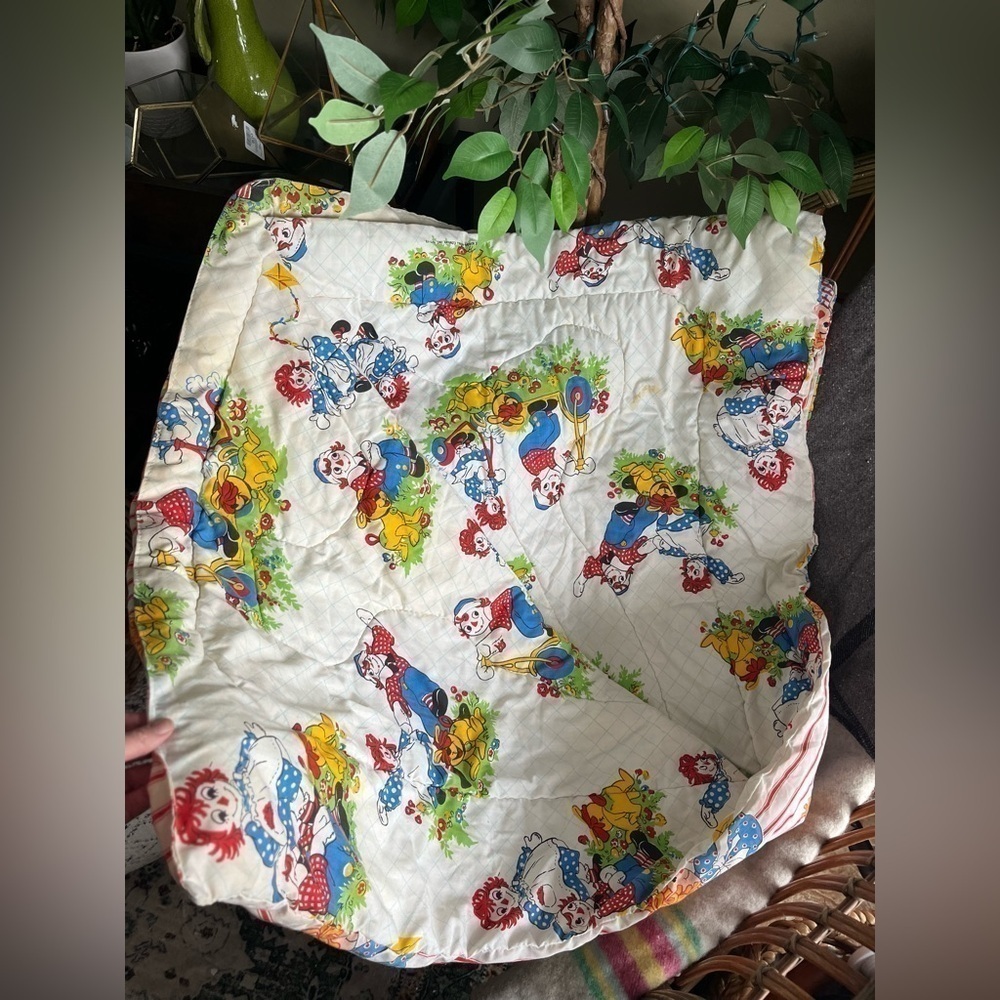 Vintage Raggedy Ann and Andy Dolls with Vintage Quilt - Picture 8 of 13